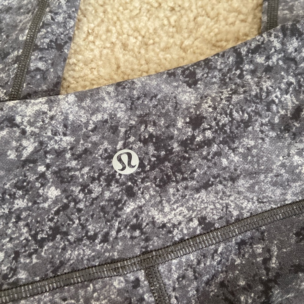 Lululemon Wunder Under Leggings Size 2 - Picture 2 of 4